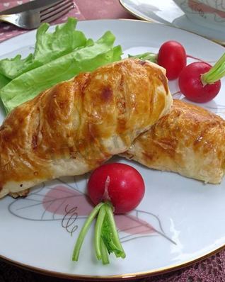 Куриное филе в слоеном тесте