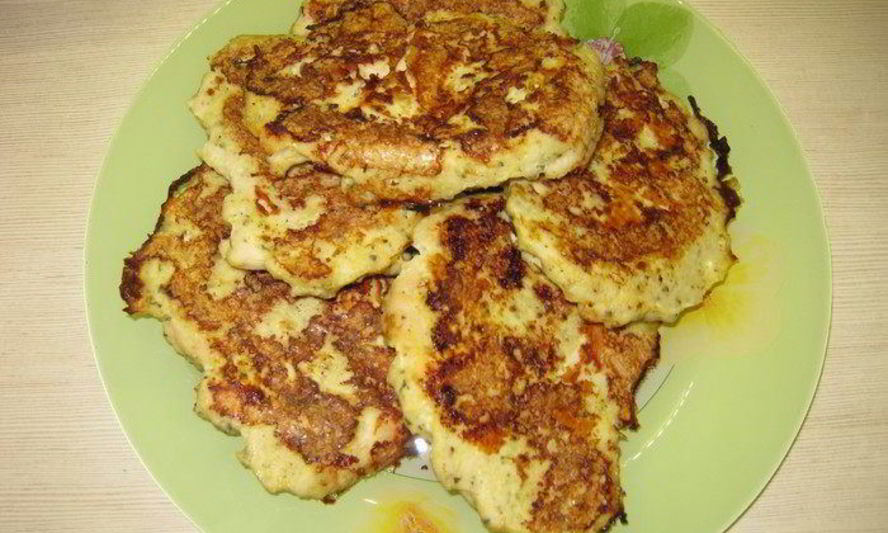 Рецепт куриных биточков с песто