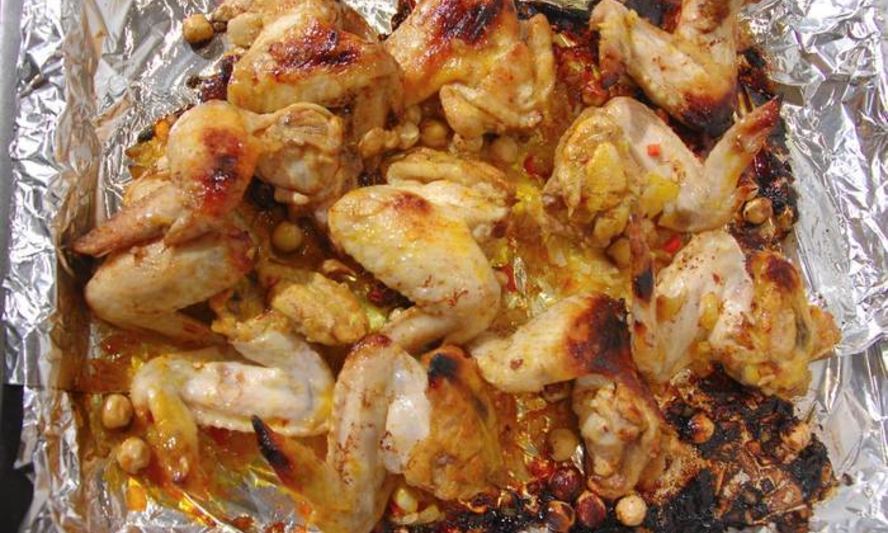 Рецепт куриных крылышек, запеченных с медом и орехами