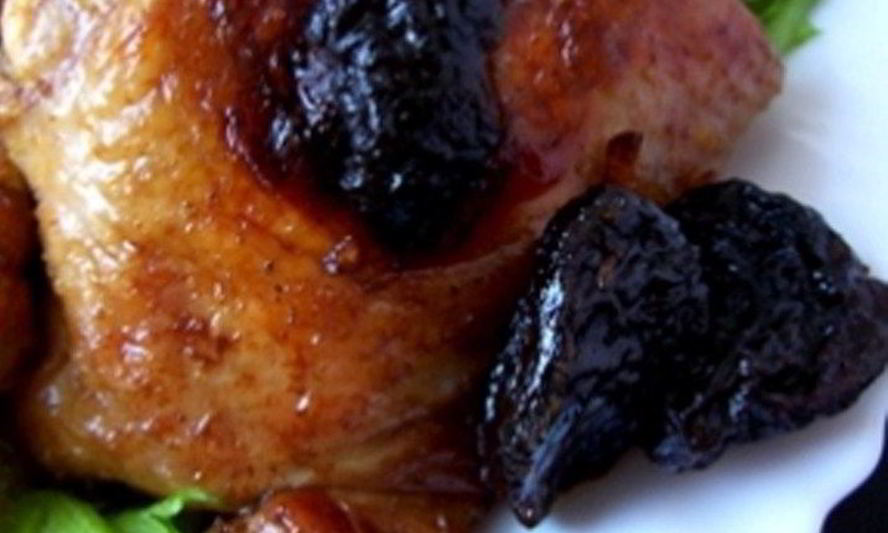 Рецепт курицы с черносливом и яблоками