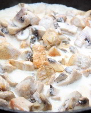 Курица с грибами в сливках