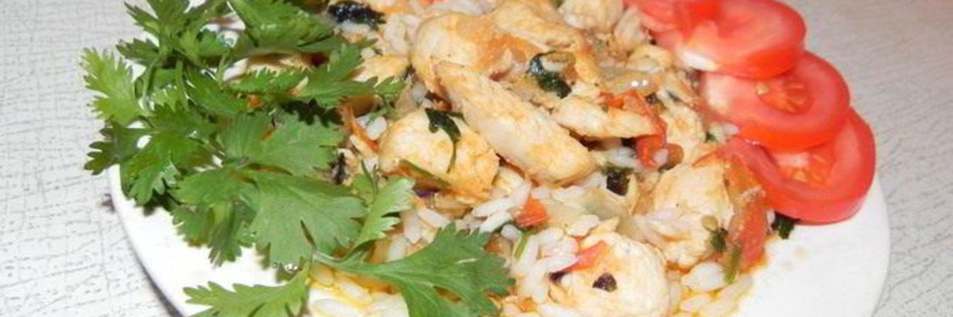 Курица, тушеная с рисом и овощами