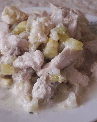 Курица, тушенная в сметане с цветной капустой