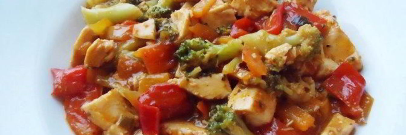 Курица в воке с овощами