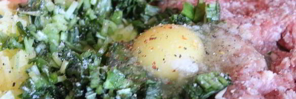 мясные биточки с картофелем и черемшой