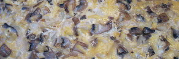 мясо под сырно-сливочным соусом с шампиньонами