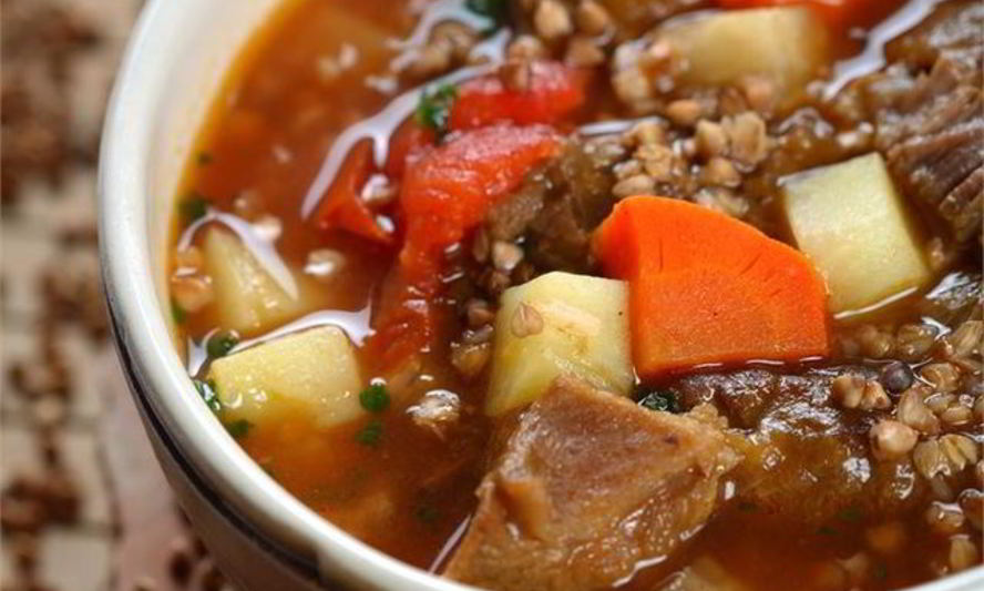 Рецепт мяса с овощами и травами, запеченное в духовке