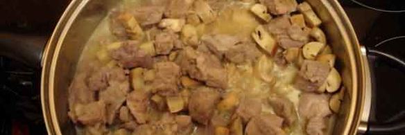 мясо в сырном соусе