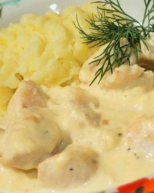 Нежное куриное филе в сметане с чесноком