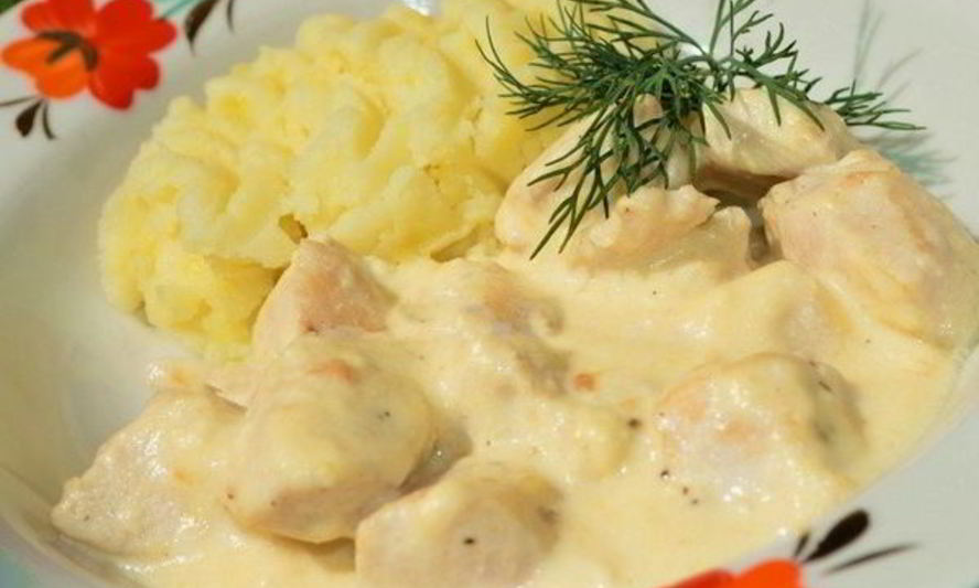 Рецепт нежного куриного филе в сметане с чесноком