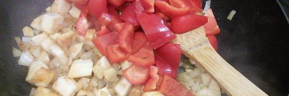 паприкаш с мясом и ньокками