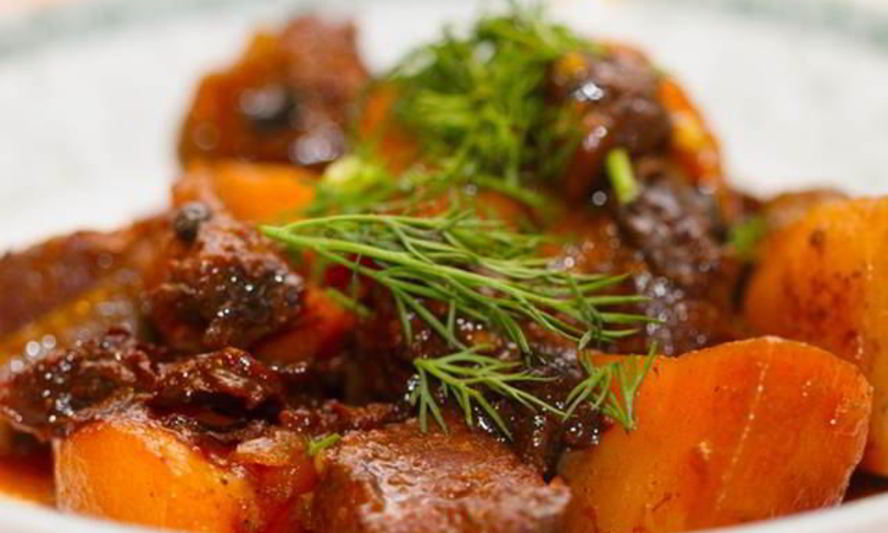 Рецепт соте из баранины с черносливом и миндалем