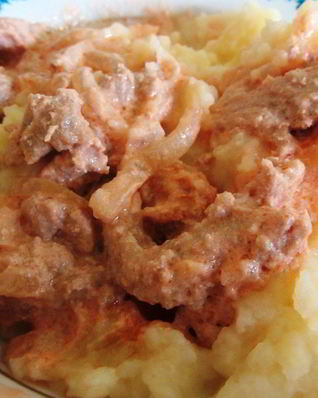 Свинина в сметанном соусе из микроволновки