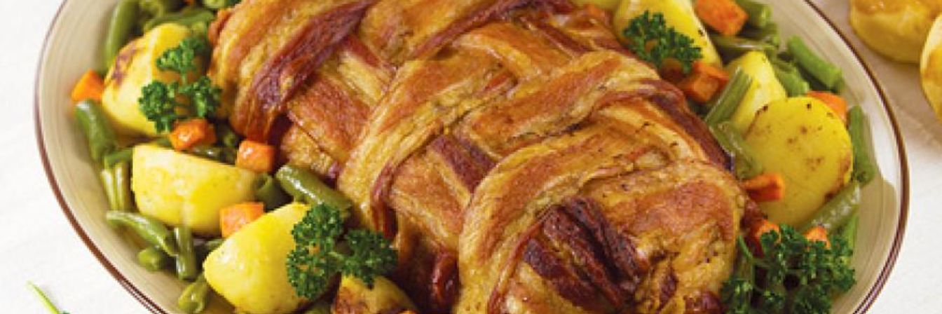 Свинина, запеченная в беконе