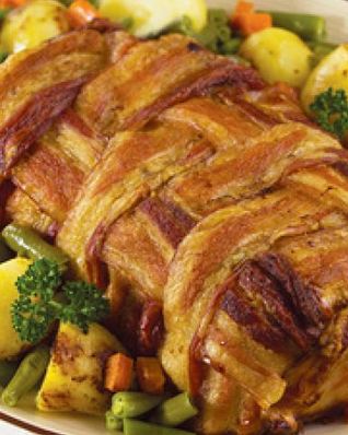 Свинина, запеченная в беконе