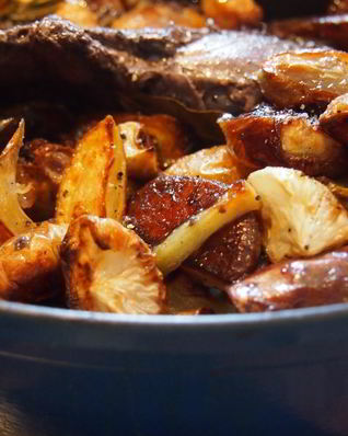 Запеченная нога кабана