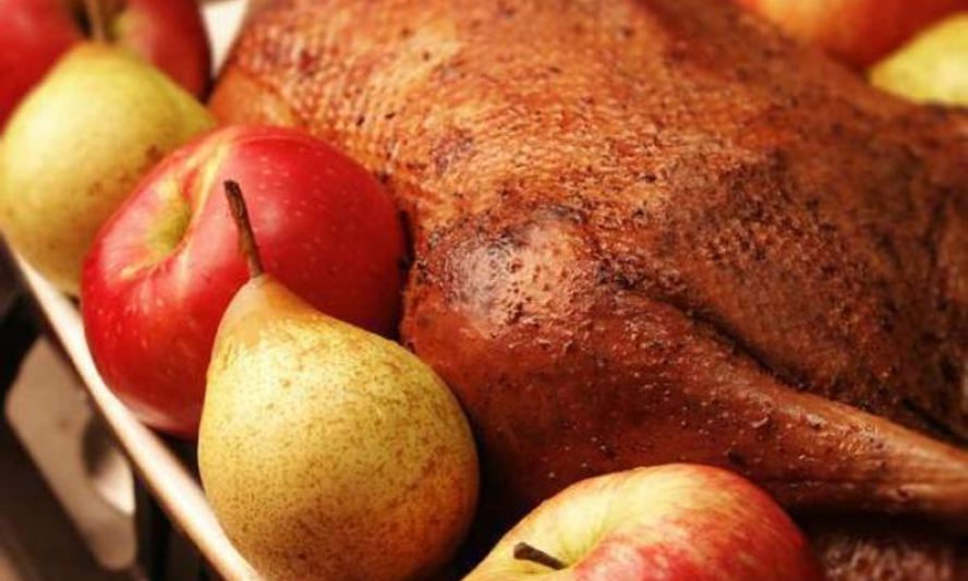 Рецепт запеченного гуся с фруктами