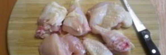 жареное мясо кусочками на сковороде