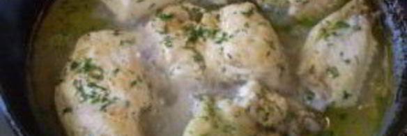 жареное мясо кусочками на сковороде