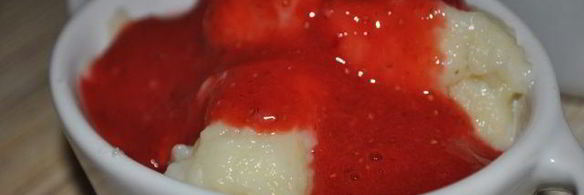 ньокки с клубникой и сыром