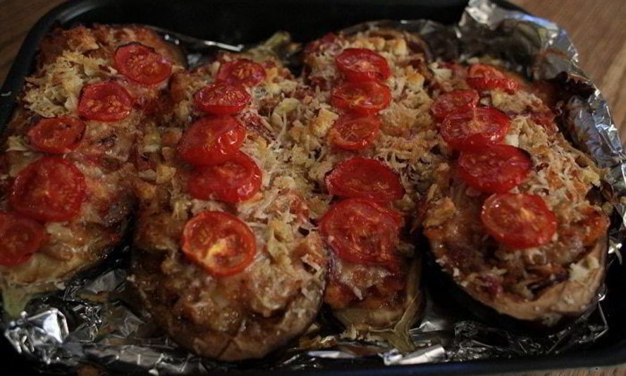 Рецепт баклажанов, фаршированных овощами и сыром