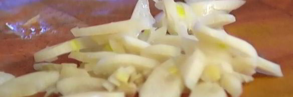 баклажаны, фаршированные овощами и сыром