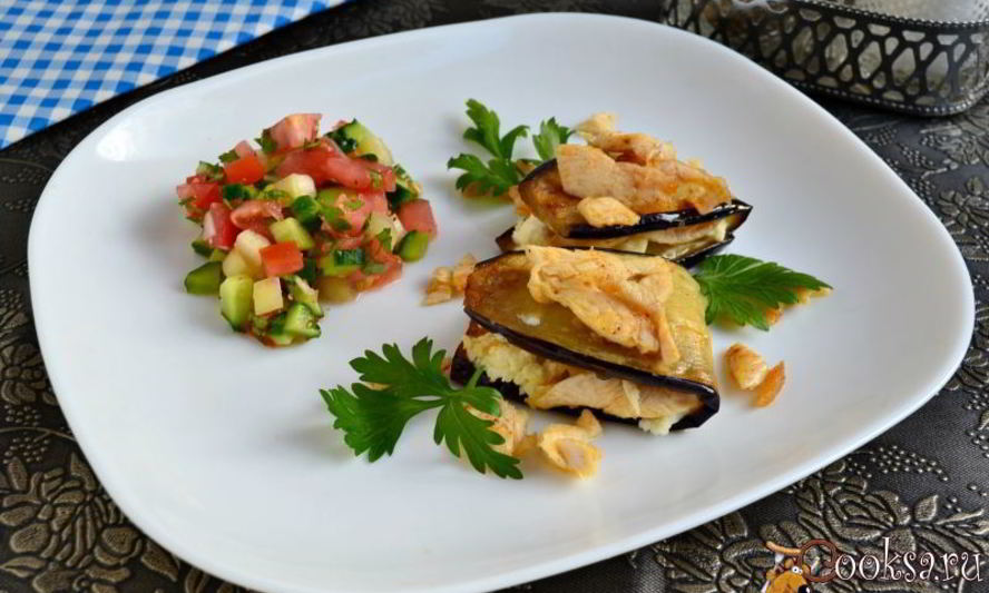 Рецепт баклажанов с брынзой, курицей и овощной сальсой