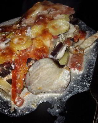 Баклажаны с помидорами, запеченные в сырном соусе