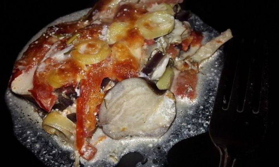 Рецепт баклажанов с помидорами, запеченные в сырном соусе