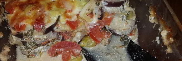 баклажаны с помидорами, запеченные в сырном соусе