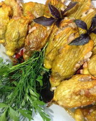 Долмодакия — фаршированные цветки цукини и тыквы