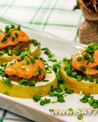 Кабачки с фаршем в сметанно-томатном соусе