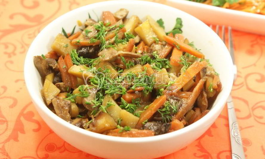 Рецепт картофеля тушеного с белыми грибами