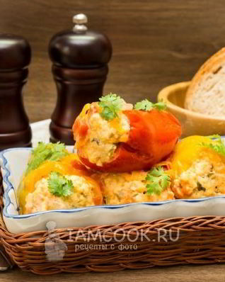 Перец, фаршированный куриным фаршем и кускусом