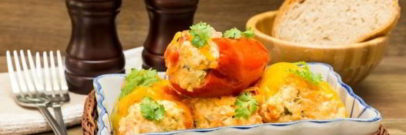 перец, фаршированный куриным фаршем и кускусом