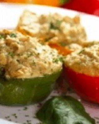Перец, фаршированный куриным филе и овощами