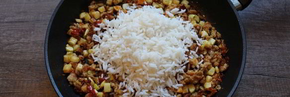 тушеные кабачки с фаршем и рисом