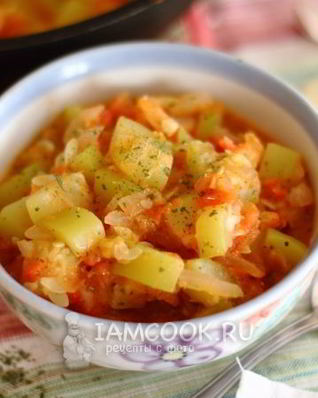 Тушеные кабачки с помидорами