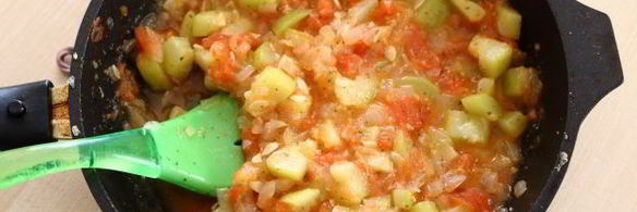 тушеные кабачки с помидорами