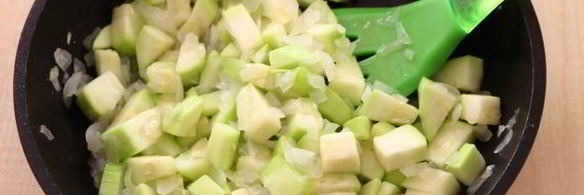 тушеные кабачки с помидорами