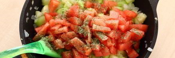 тушеные кабачки с помидорами