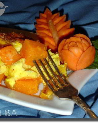 Тыква, запеченная с яйцами в горшочках