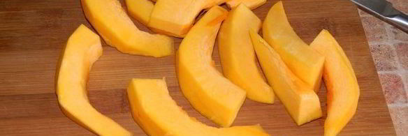 запеченная тыква с креветками, сухариками и тыквенными семечками