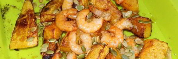 запеченная тыква с креветками, сухариками и тыквенными семечками