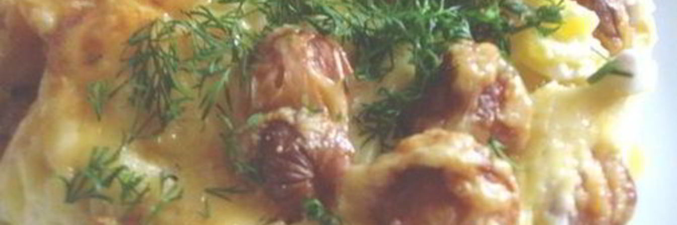 Запеченный картофель с сосисками