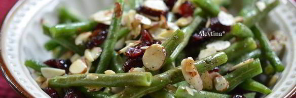 зеленая фасоль с миндалем и клюквой