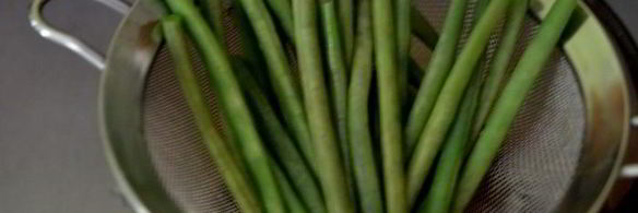 зеленая фасоль со свежим томатным чатни