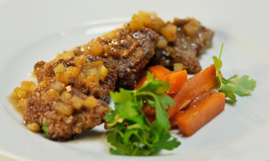 Рецепт говяжьей печенки с морковью в яблочном соусе