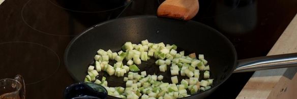 говяжья печенка с морковью в яблочном соусе