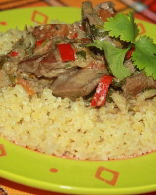 Индюшиная печень с овощами в сметанном соусе в мультиварке